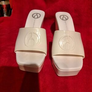 Women's Cream Slide Sandals